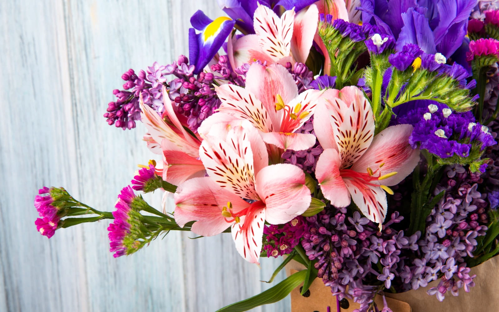 Taşımalı Karton Çanta Buketleri